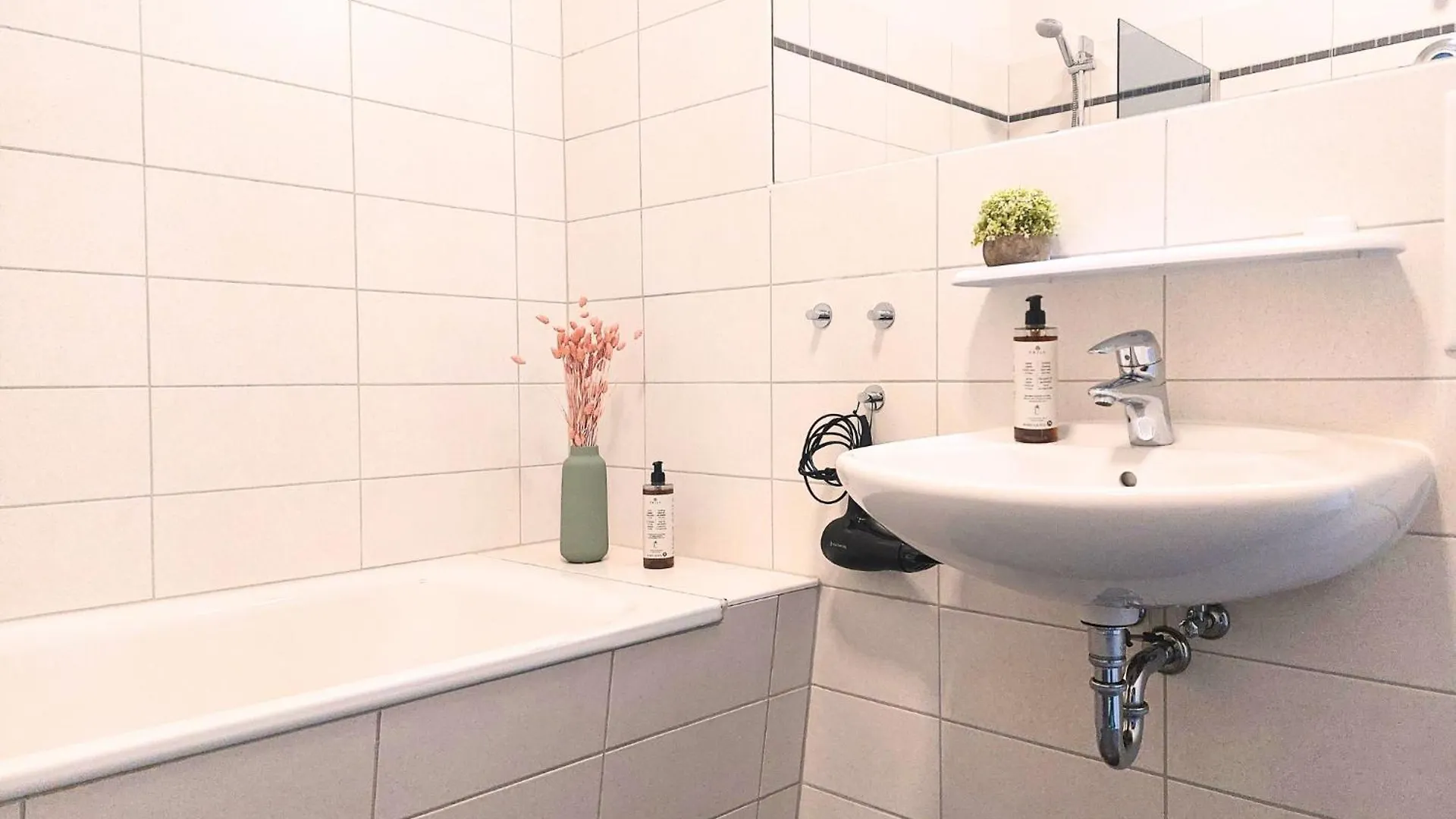 Coview - Design Apartment Mit Vollausgestatteter Kueche, Terrasse, Eigenem Zugang, Highspeed Wlan Дрезден